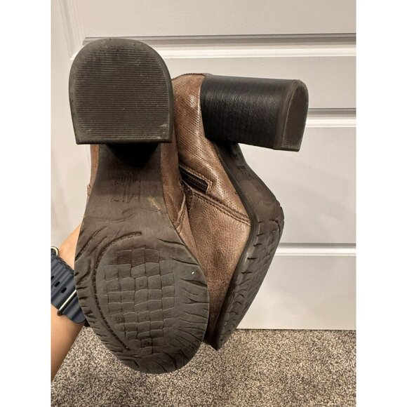 Miz Mooz Brown Leather Ankle Boots Buckle Size 38 EUC - Picture 5 of 7